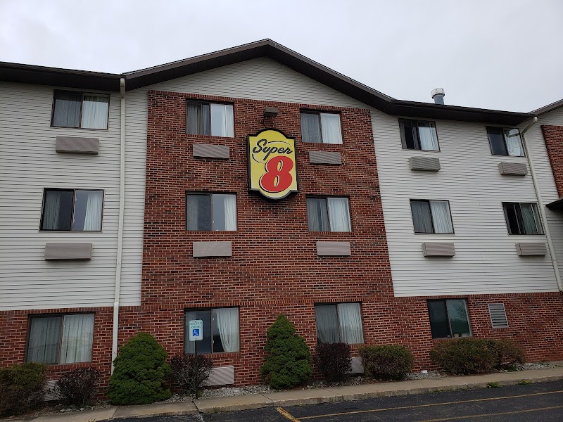 Super 8 by Wyndham Richfield Area Cleveland amenities