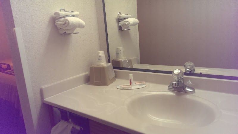 Super 8 by Wyndham Richfield Area Cleveland amenities