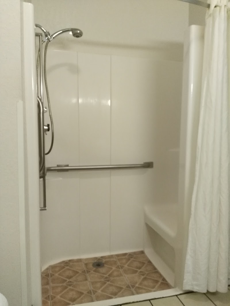 Super 8 by Wyndham Richfield Area Cleveland amenities