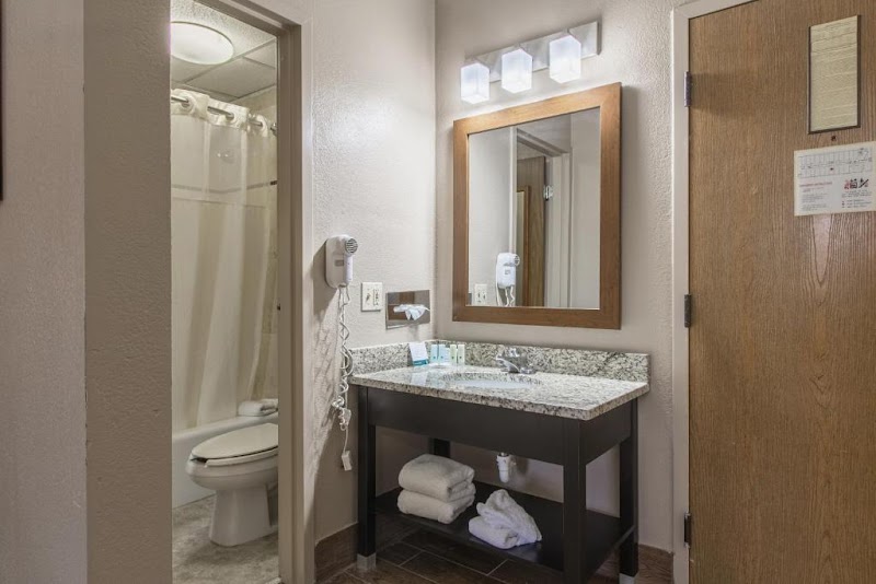 GreenRidge Hotel Cleveland room