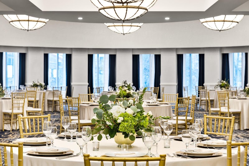 Crowne Plaza Cleveland at Playhouse Square by IHG Cleveland amenities
