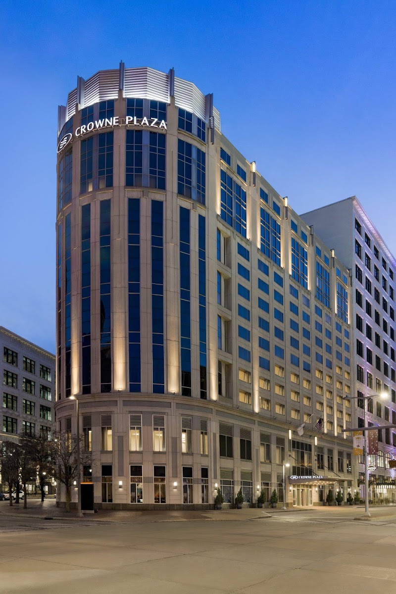 Crowne Plaza Cleveland at Playhouse Square by IHG Cleveland amenities