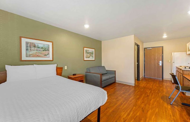 Extended Stay America Select Suites- Cleveland - Mentor Cleveland lobby