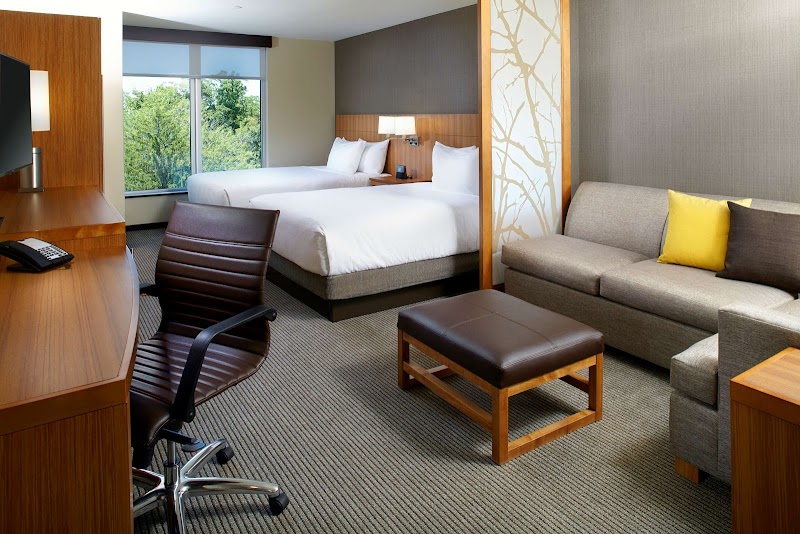 Hyatt Place Cleveland/Lyndhurst/Legacy Village Cleveland lobby