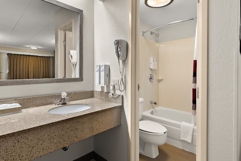 Red Roof Inn Cleveland - Westlake Cleveland room