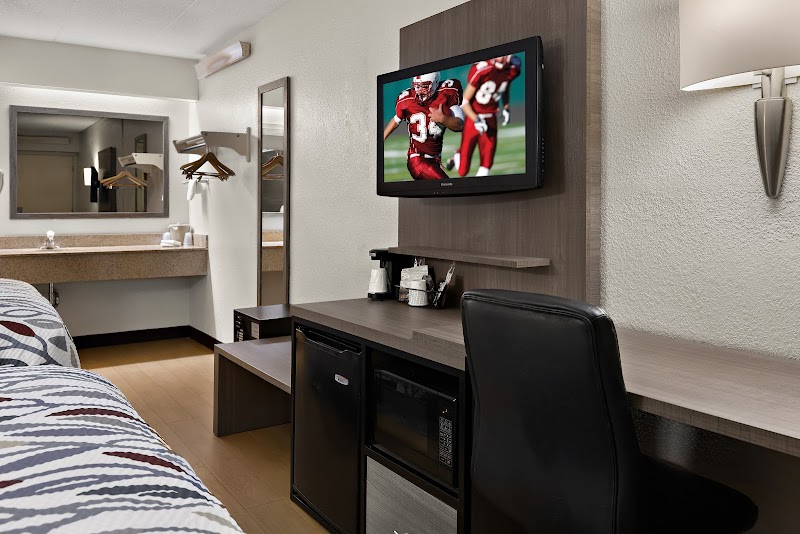 Red Roof Inn Cleveland - Westlake Cleveland amenities