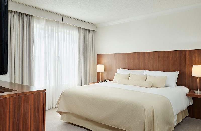InterContinental Suites Hotel Cleveland by IHG Cleveland lobby