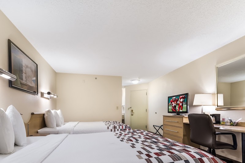 Red Roof Inn Cleveland - Airport/Middleburg Heights Cleveland amenities