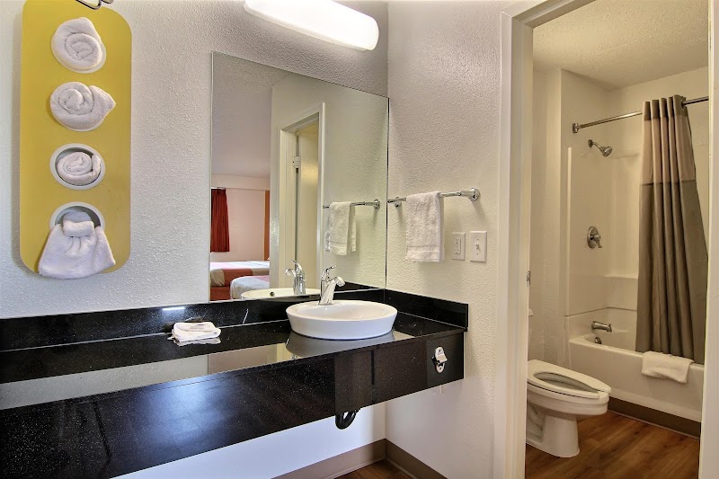 Motel 6 Middleburg Heights, OH - Cleveland Cleveland room