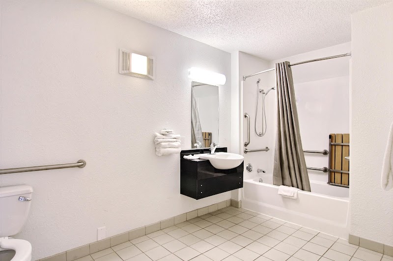 Motel 6 Middleburg Heights, OH - Cleveland Cleveland amenities