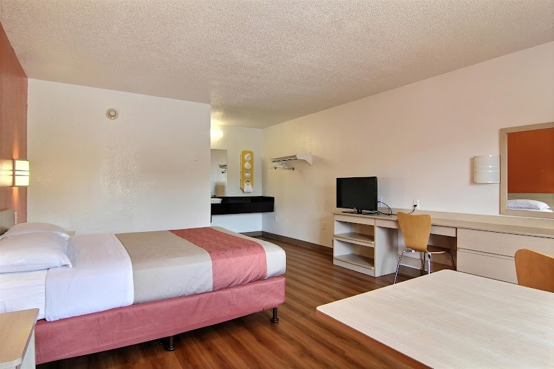 Motel 6 Middleburg Heights, OH - Cleveland Cleveland amenities