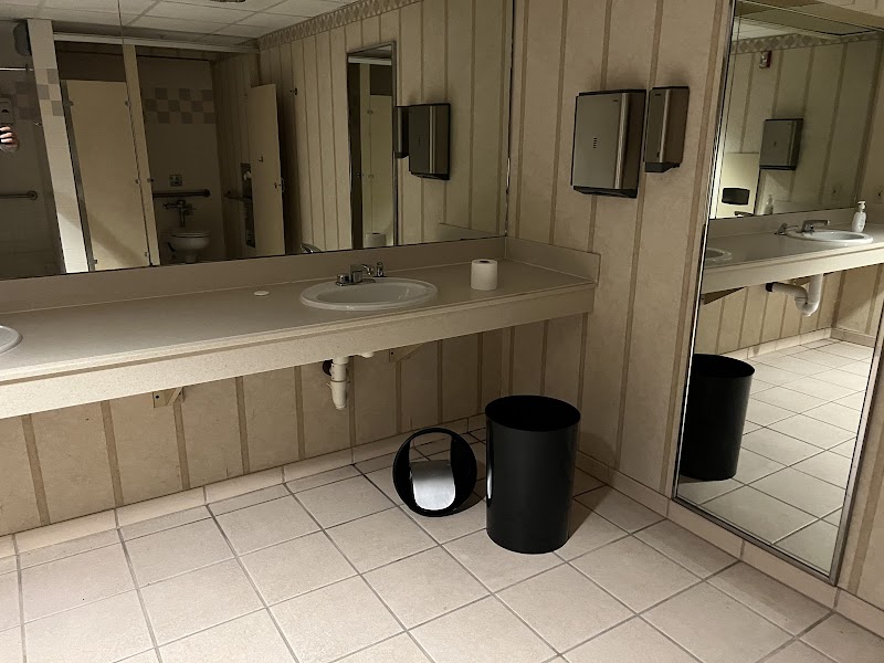 Wyndham Cleveland Airport Cleveland amenities