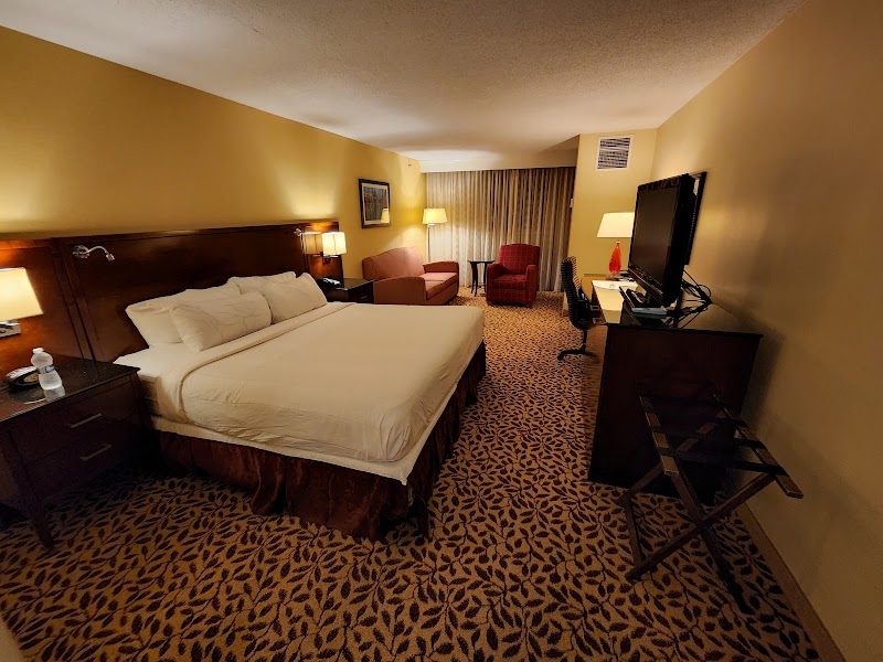 Wyndham Cleveland Airport Cleveland amenities