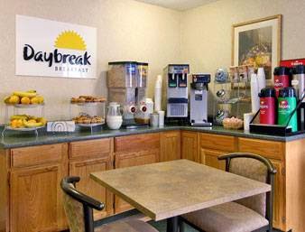 Days Inn by Wyndham Cleveland Lakewood Cleveland amenities
