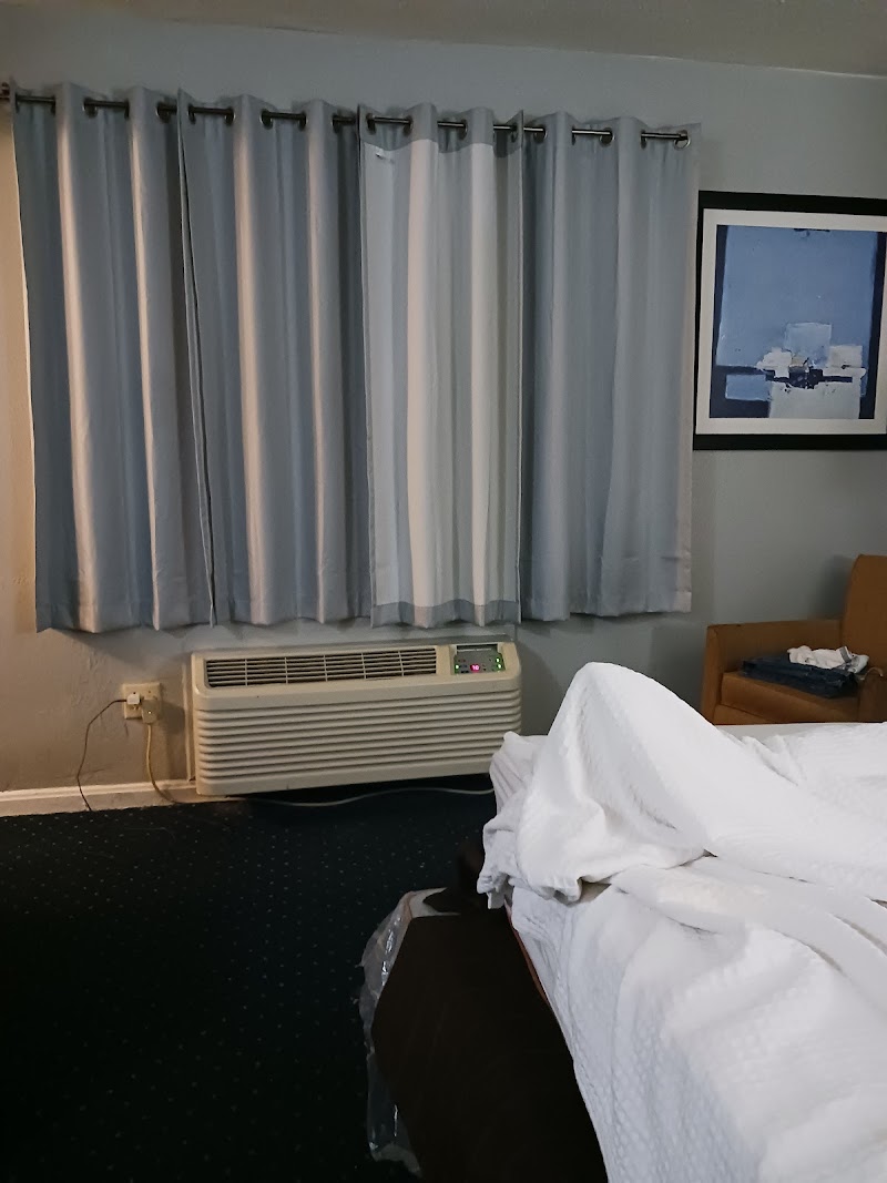 Days Inn by Wyndham Cleveland Lakewood Cleveland amenities