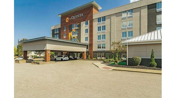 La Quinta Inn & Suites by Wyndham Cleveland Airport West in Cleveland