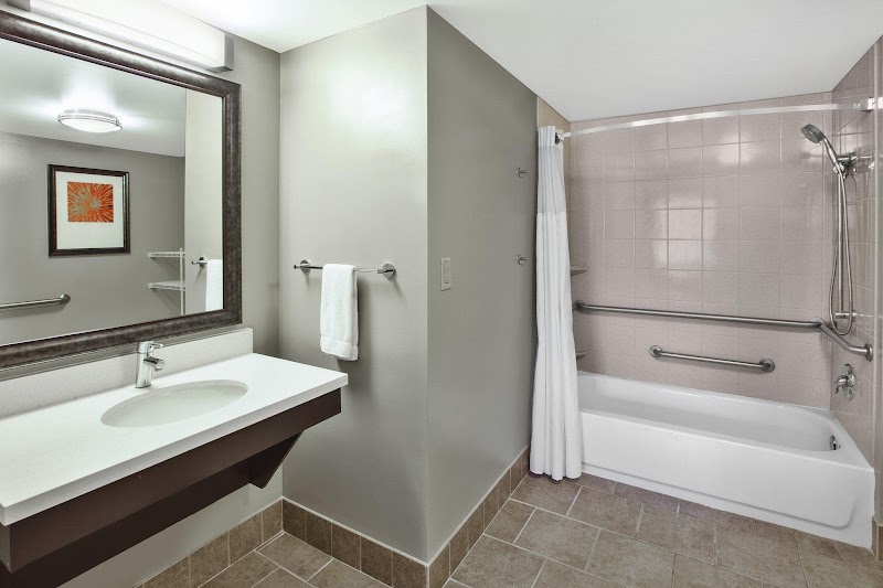 Staybridge Suites Cleveland Mayfield Heights Beachwd by IHG Cleveland amenities