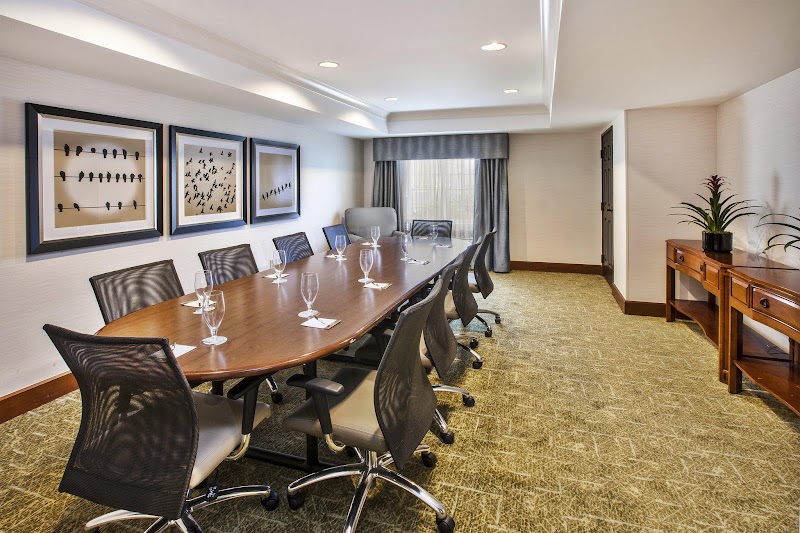 Staybridge Suites Cleveland Mayfield Heights Beachwd by IHG Cleveland amenities