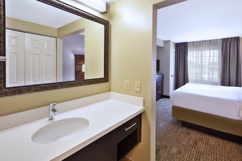 Staybridge Suites Cleveland Mayfield Heights Beachwd by IHG Cleveland amenities