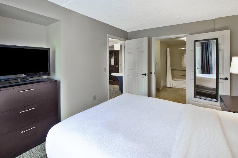 Staybridge Suites Cleveland Mayfield Heights Beachwd by IHG Cleveland amenities