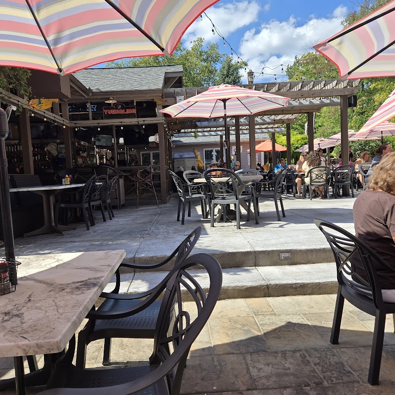 Redhawk Grille Cleveland atmosphere