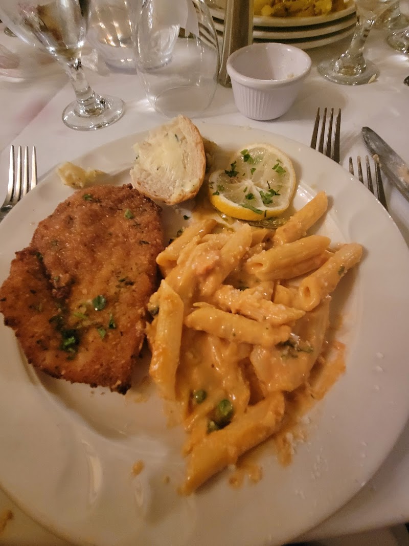 Angelos Nido Italia Restaurant Cleveland atmosphere