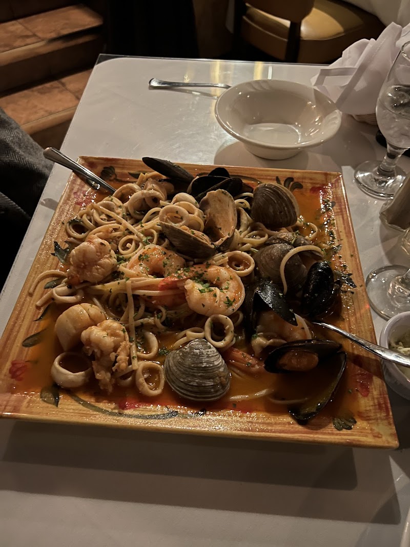 Angelos Nido Italia Restaurant Cleveland atmosphere