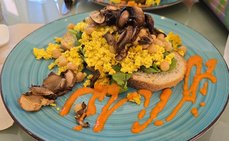 Nourish Wellness Cafe Cleveland atmosphere