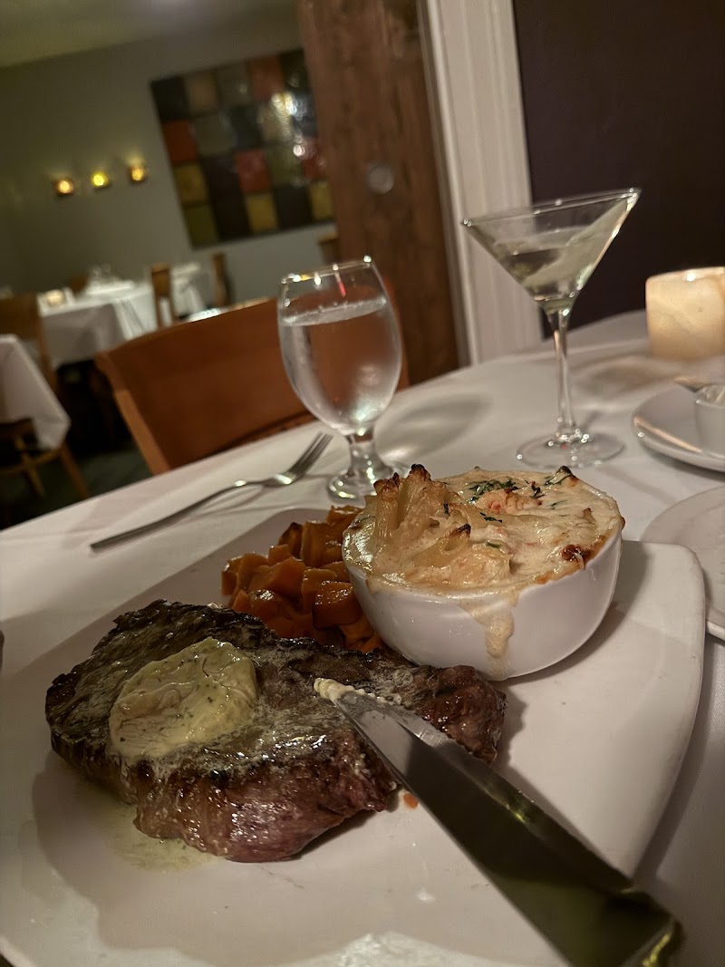 Nemo Grille - Avon, OH Cleveland atmosphere