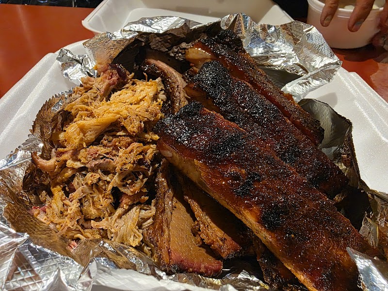 Ol'chefskis BBQ Cleveland atmosphere