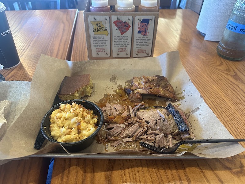 MISSION BBQ Cleveland atmosphere
