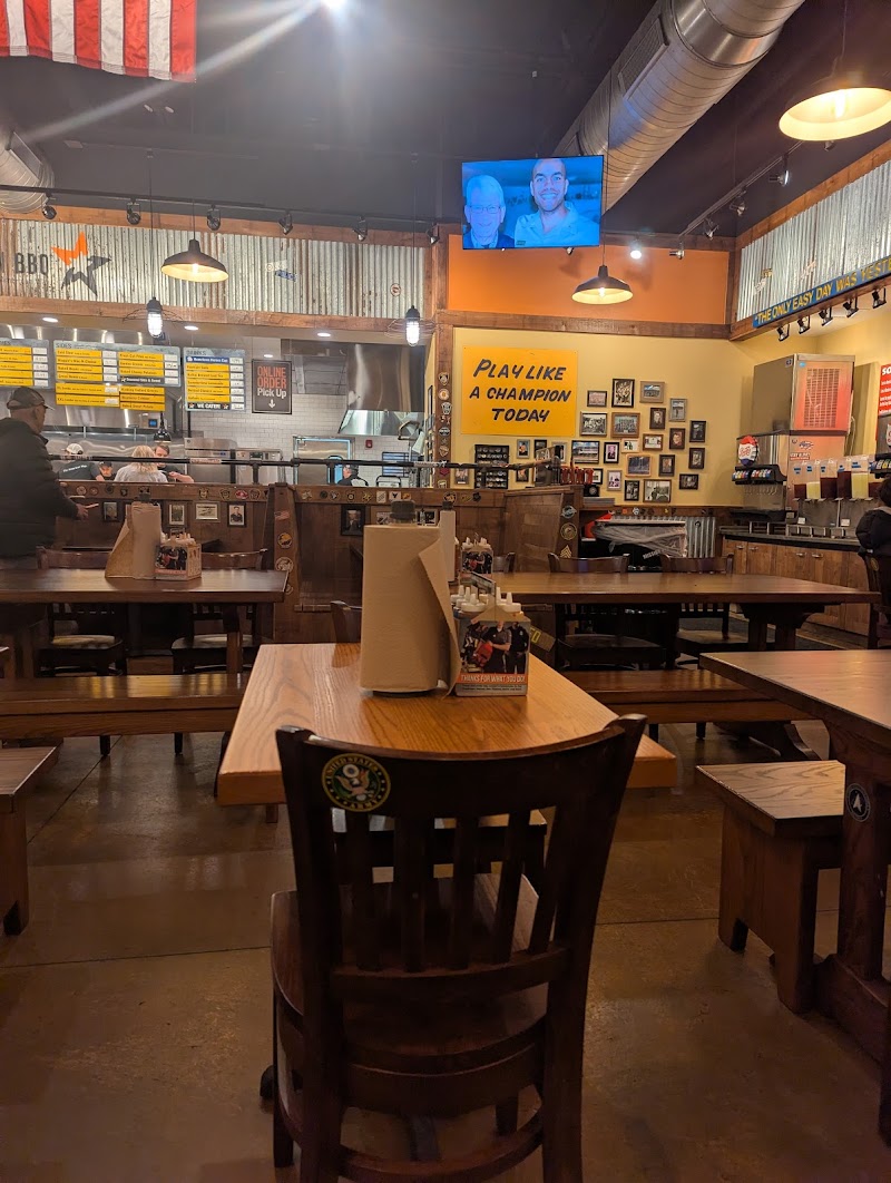 MISSION BBQ Cleveland atmosphere