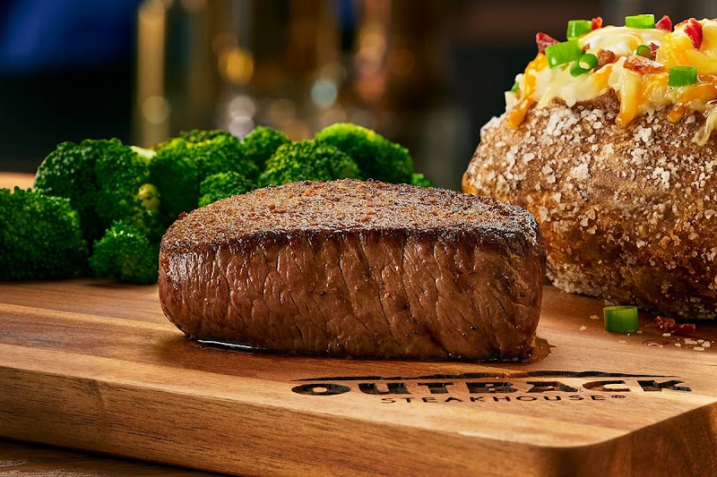 Outback Steakhouse Cleveland atmosphere