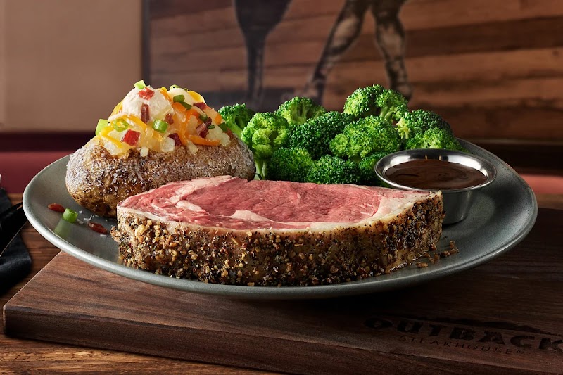 Outback Steakhouse Cleveland atmosphere