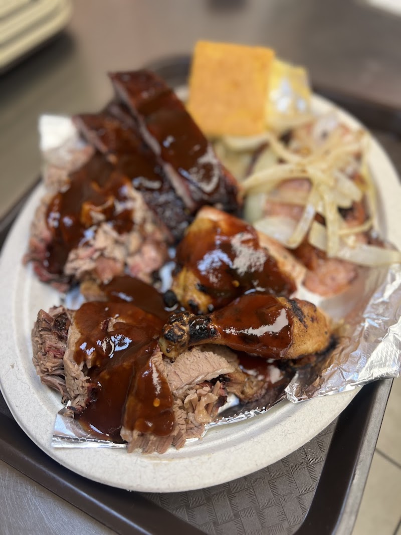 Bronco's Western BBQ Cleveland atmosphere