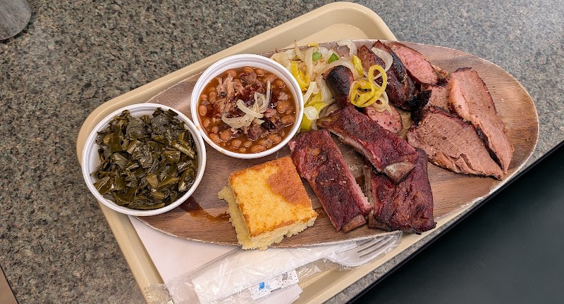 Bronco's Western BBQ Cleveland atmosphere