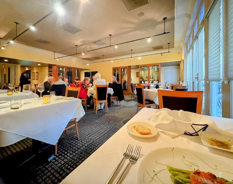 Michaelangelo's Italian Restaurant & Wine Bar Cleveland atmosphere