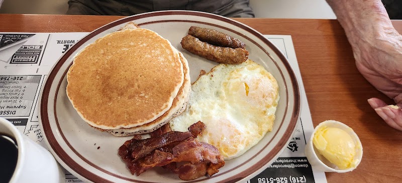 Canarys Family Restaurant Cleveland food