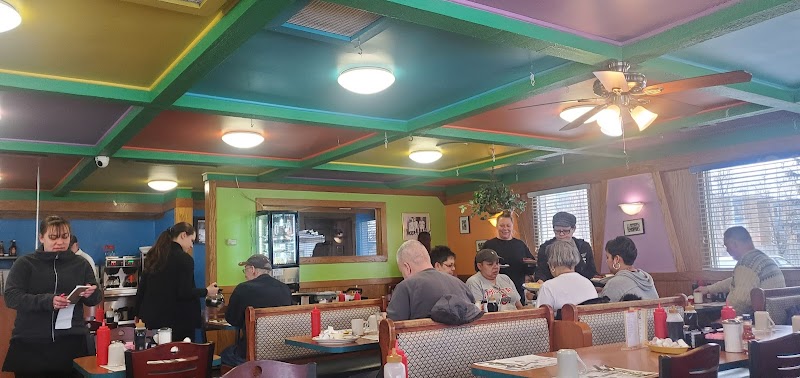 Canarys Family Restaurant Cleveland atmosphere
