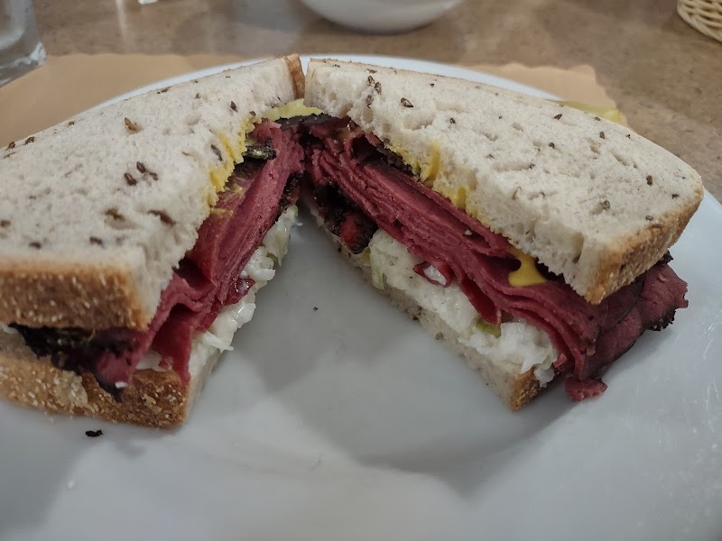Nate's Deli & Restaurant Cleveland atmosphere