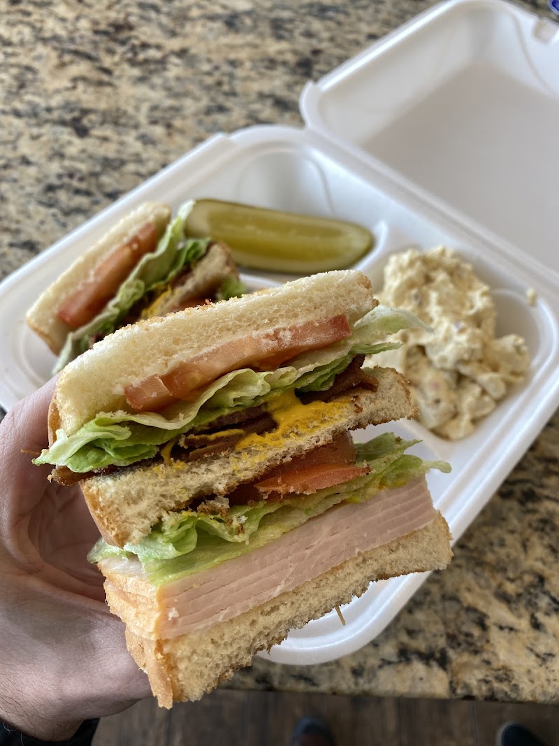 Nate's Deli & Restaurant Cleveland atmosphere