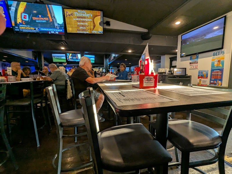 Slim & Chubby's Strongsville Cleveland atmosphere