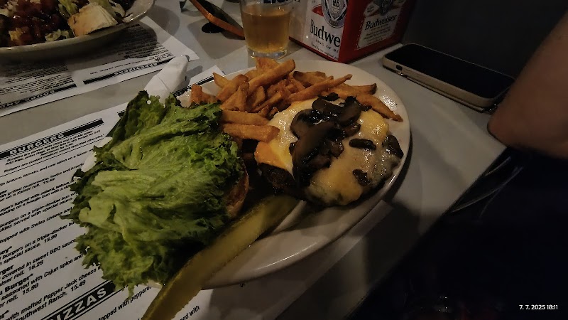Slim & Chubby's Strongsville Cleveland atmosphere