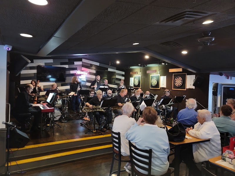 Slim & Chubby's Strongsville Cleveland atmosphere