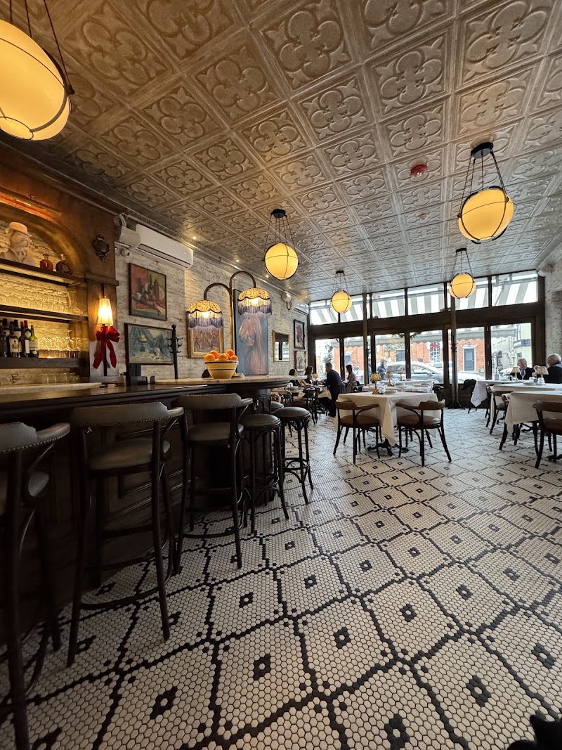 Lola's Bistro Cleveland atmosphere