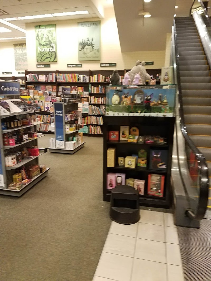 Crocker Park Cleveland atmosphere