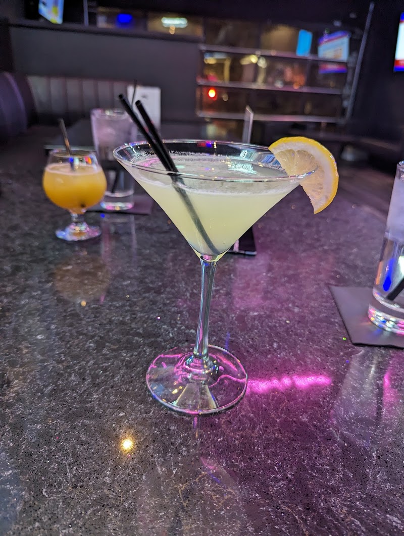 Meraki Cocktail Cafe Cleveland atmosphere