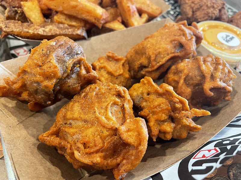 Boss ChickNBeer Berea Cleveland atmosphere