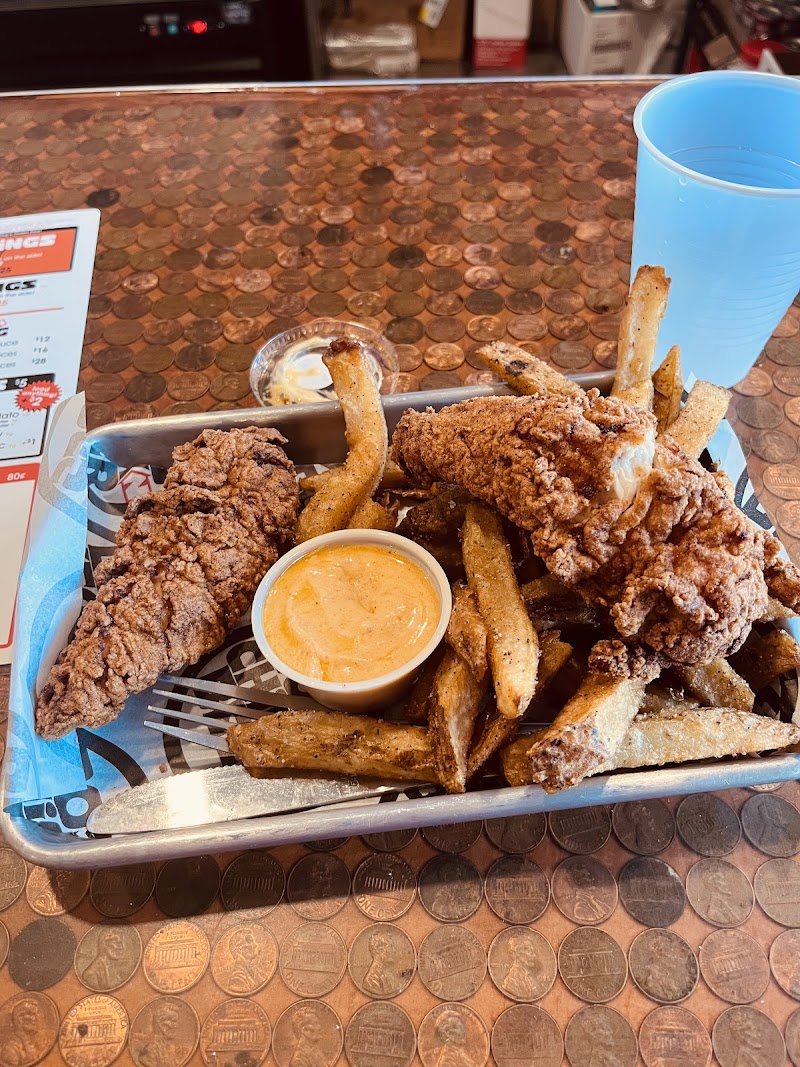 Boss ChickNBeer Berea Cleveland atmosphere