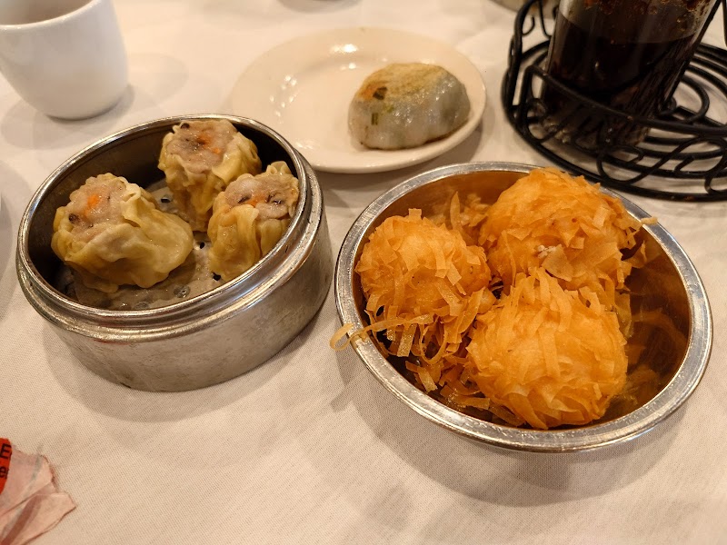 Li Wah Cleveland atmosphere